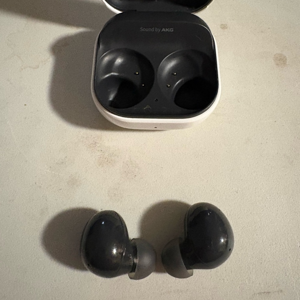 Samsung AKG Black Wireless Earbuds with Case